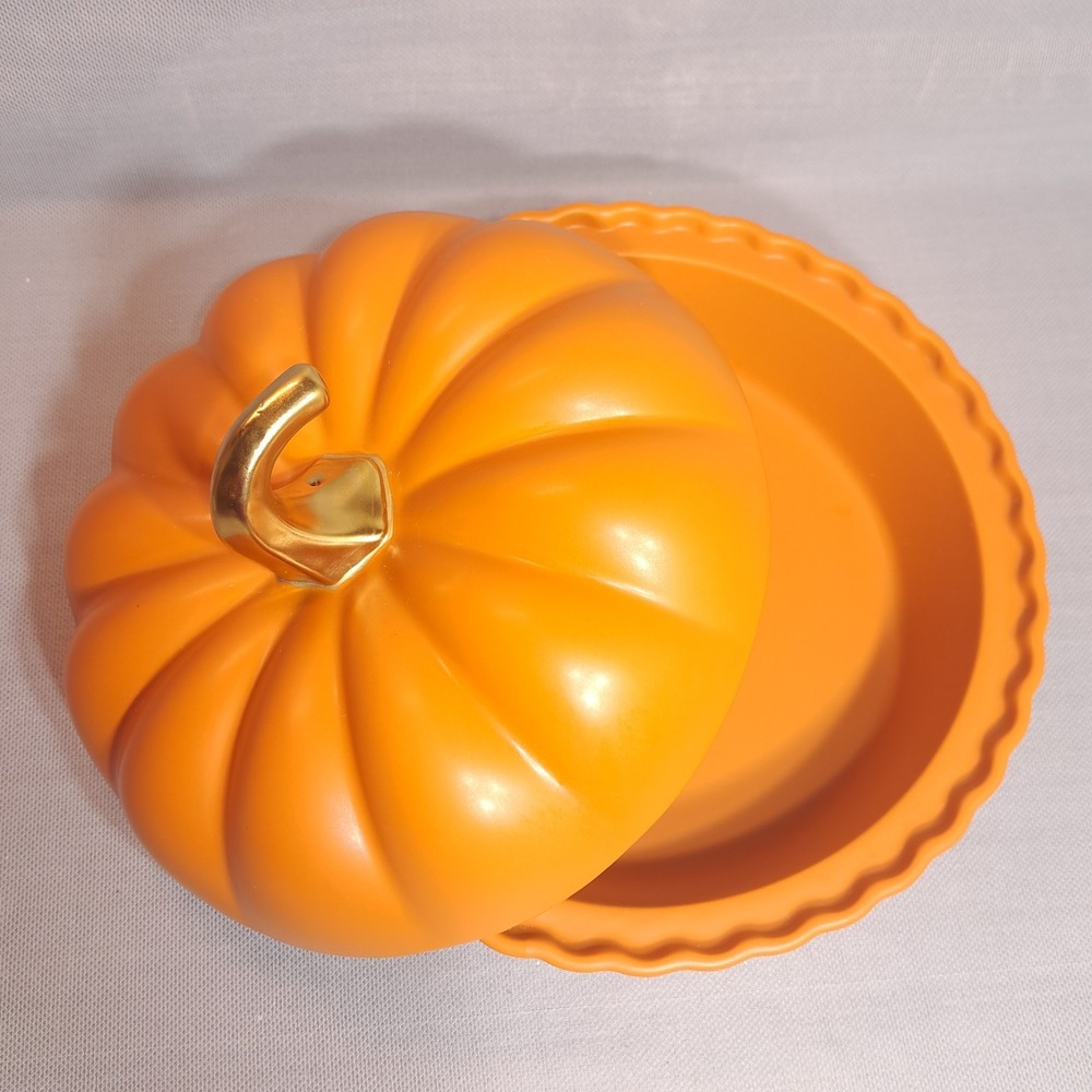 World Market Ceramic Pumpkin Covered Deep Pie Dish Baking Bowl Orange Gold Stem
